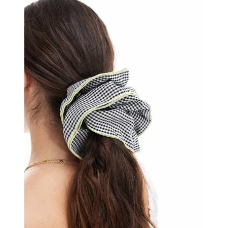 Pieces XL scrunchie in zwarte gingham ruit