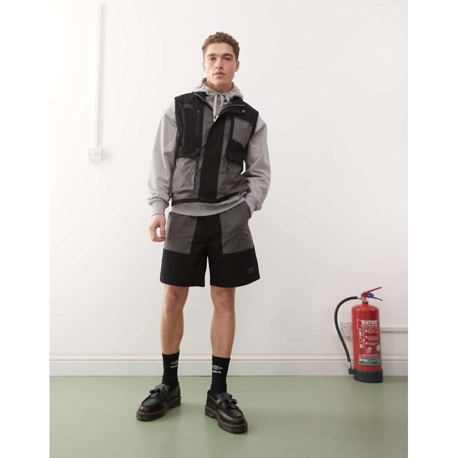 Umbro - Shorts met riem in zwart en grijs Zwart