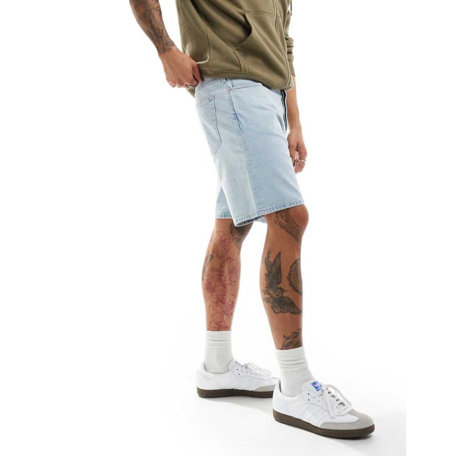 Weekday - Space - Ruimvallende denim short in lichtblauwe wassing Blauw