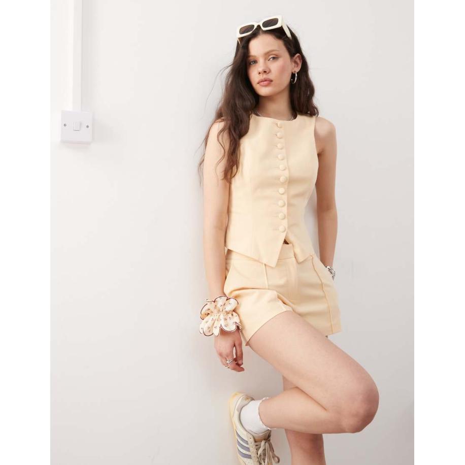 Miss Selfridge Elegante short in lichtgeel, deel van co-ord set Geel