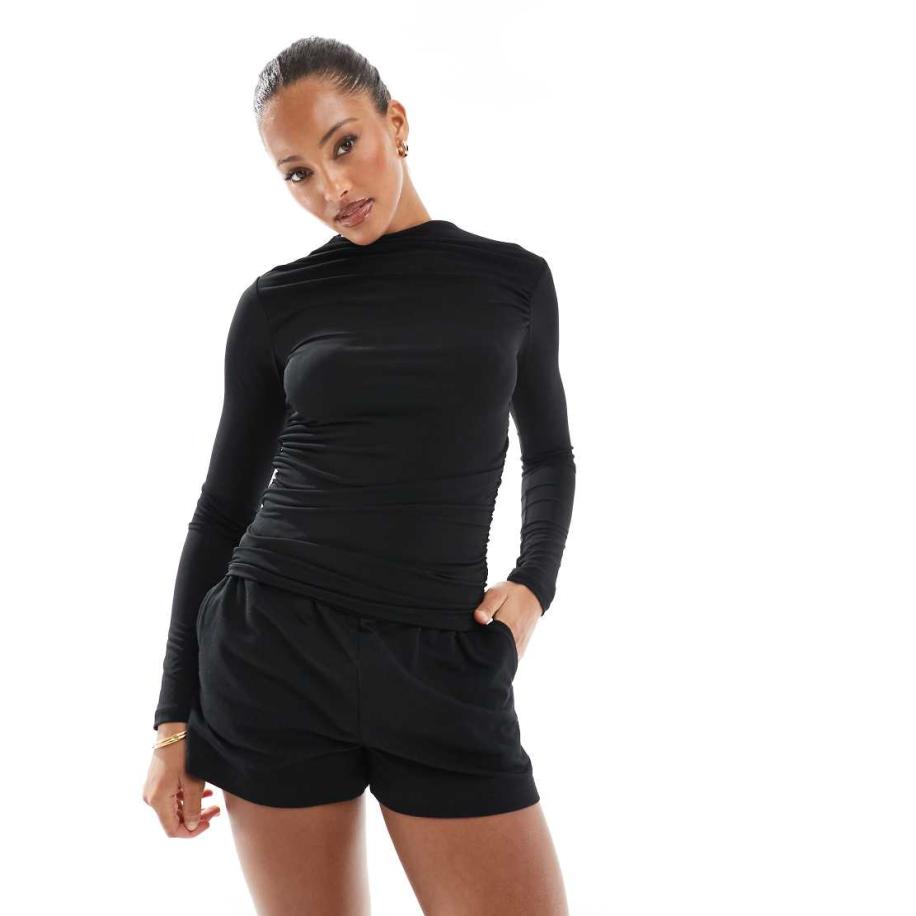 Cotton On Klassieke mini-short van fleece in zwart Zwart