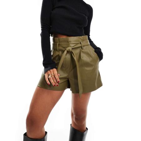 Miss Selfridge Short van imitatieleer met hartvormige zakken in olijfgroen