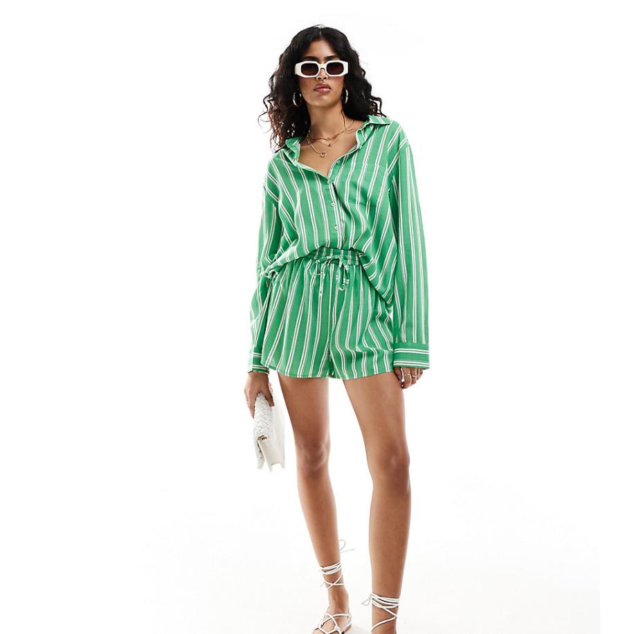 Esmee Gestreepte strandshort met gestrikte voorkant in groen, deel van co-ord set Groen