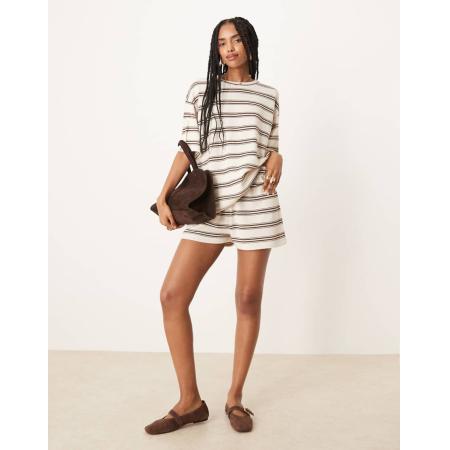 ASOS DESIGN Gestreepte mini shorts in chocoladebruin, deel van co-ord set-Veelkleurig