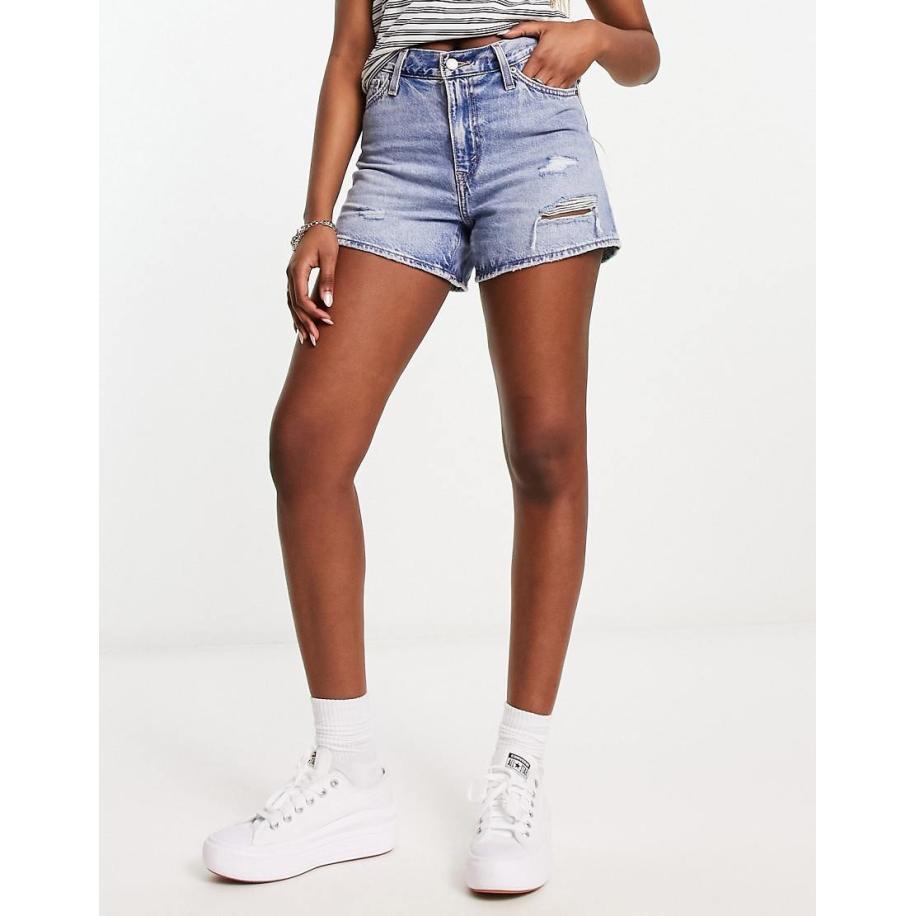 Levi's 80S Mom short in blauw met lichte wassing Blauw