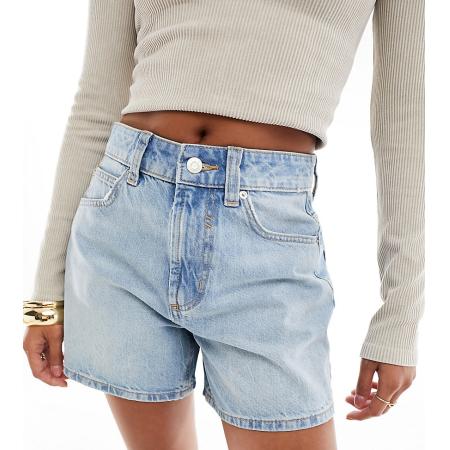 ASOS DESIGN Petite Denim dad short in blauw met lichte wassing