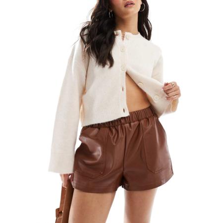 Miss Selfridge Short van imitatieleer zonder sluiting in bruin-Neutraal