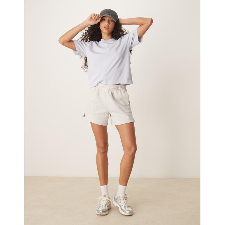 Abercrombie & Fitch Essential Short met halfhoge taille en lange pasvorm in lichtgrijs Grijs