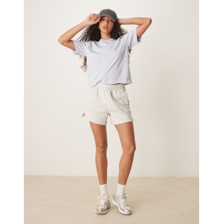 Abercrombie & Fitch Essential Short met halfhoge taille en lange pasvorm in lichtgrijs