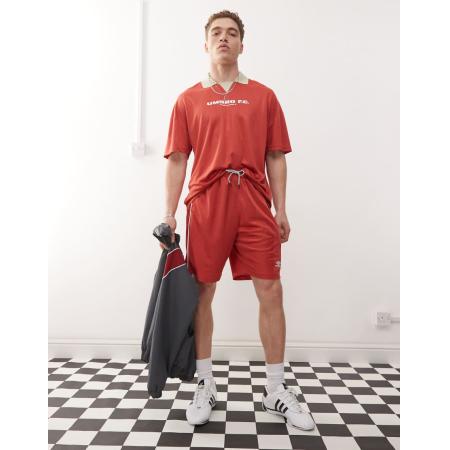 Umbro - Voetbal - Shorts in rood