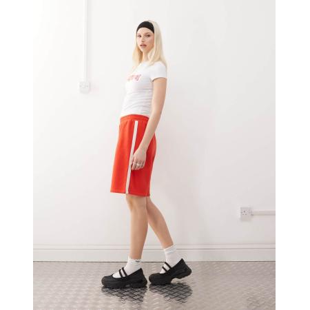 COLLUSION Baggy shorts met lange pasvorm in rood