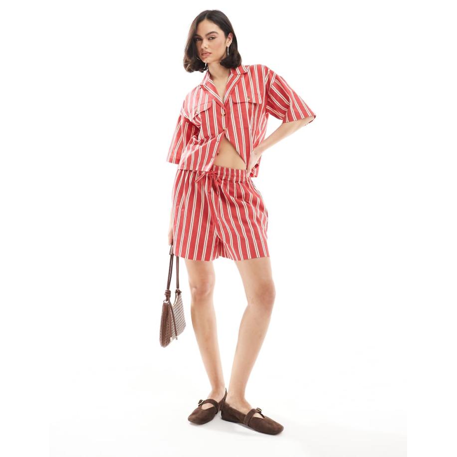 Wednesday's Girl Gestreepte short in boxershort-stijl in rood, deel van co-ord set Rood