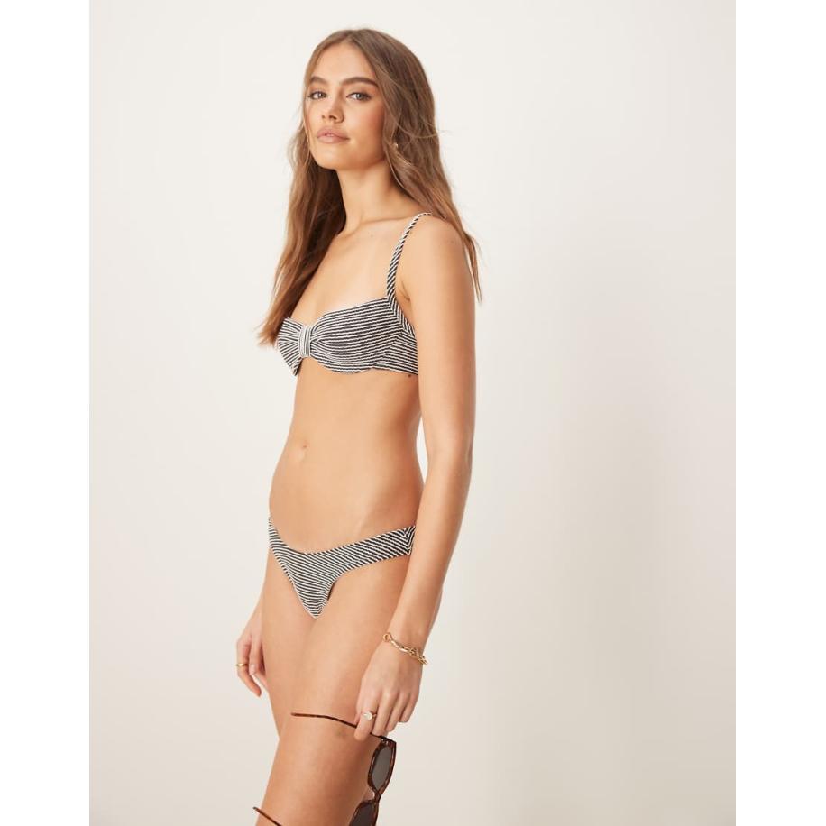 Free Society Gestreept hooguitgesneden bikinibroekje van kreukstof in zwart en wit-Veelkleurig Multicolor