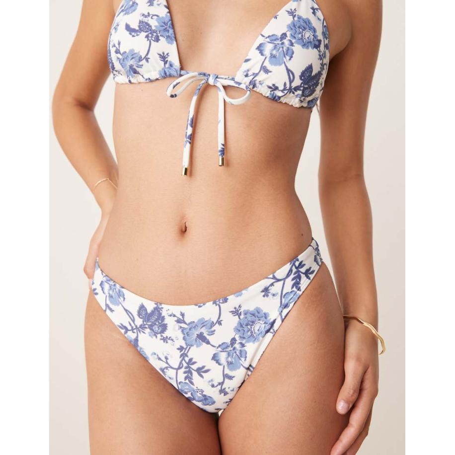Abercrombie & Fitch Bikinibroekje met halfhoge taille in blauw met bloemenprint, deel van co-ord set Blauw