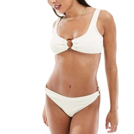 4th & Reckless Bikinitopje van kreukelstof met ring aan de voorkant in crème-Wit