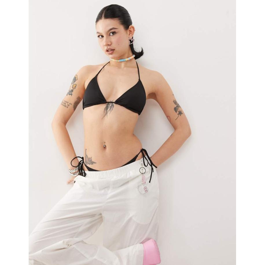 Monki Mix en match Gestrikt triangel bikinitopje in zwart Zwart