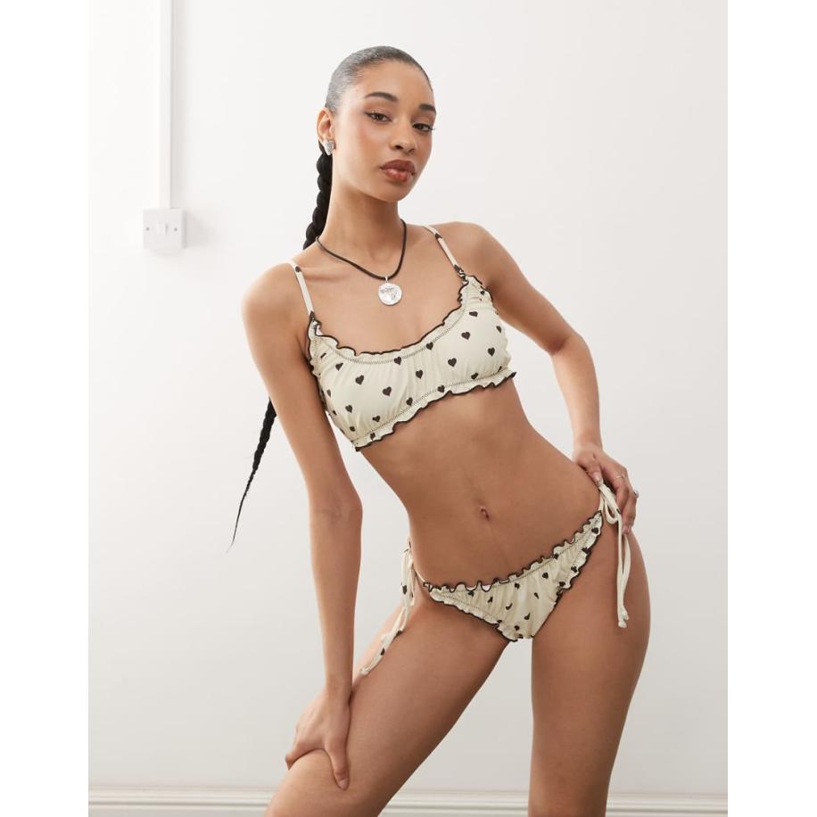 Reclaimed Vintage Bikinibroekje met gestrikte zijkanten en ruches in chocoladebruine hartjesprint-Neutraal Multicolor