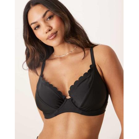 Peek & Beau Vollere Cupmaten Bikinitopje met beugels en geschulpte randen in zwart