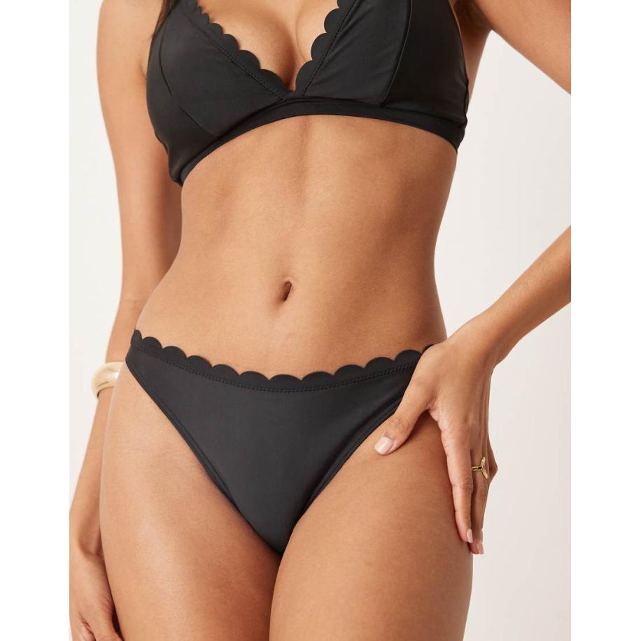 Peek & Beau Vollere Cupmaten Bikinibroekje met hoge taille en geschulpte randen in zwart Zwart