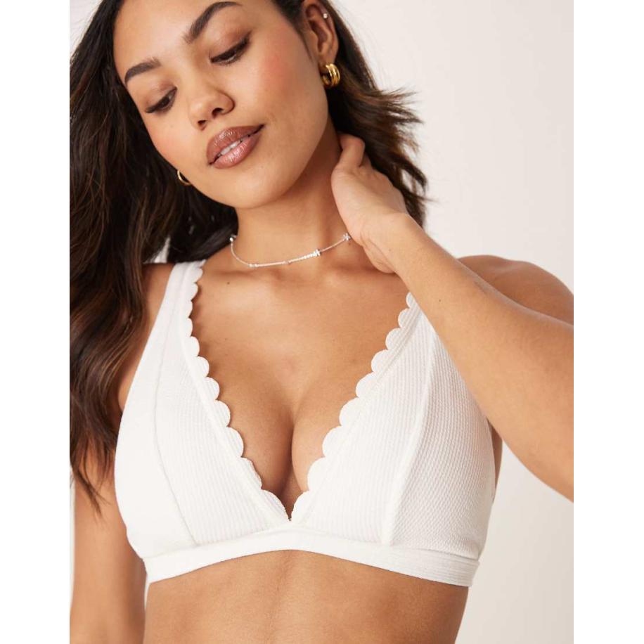 Peek & Beau Vollere Cupmaten Triangel bikinitopje met geschulpte randen in wit Wit