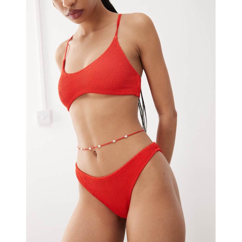 Weekday Ava Brazilian bikinibroekje van kreukelstof in rood, exclusief bij ASOS Rood