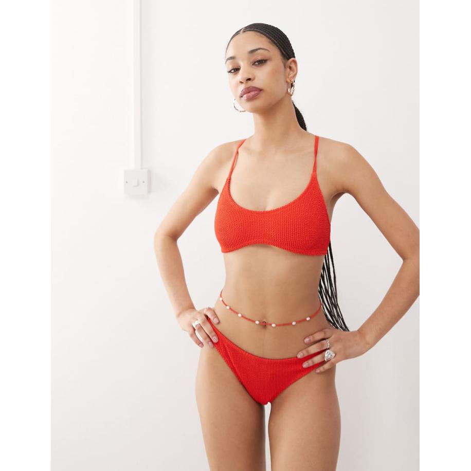 Weekday Sun Bikinitopje van kreukelstof met lage ronde hals in rood, exclusief bij ASOS Rood