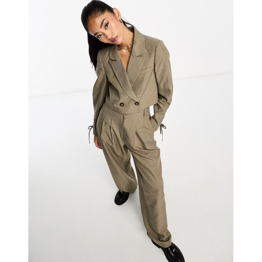 Miss Selfridge Elegante cropped blazer met figuurnaden in khaki met fleck-textuur-Groen Groen