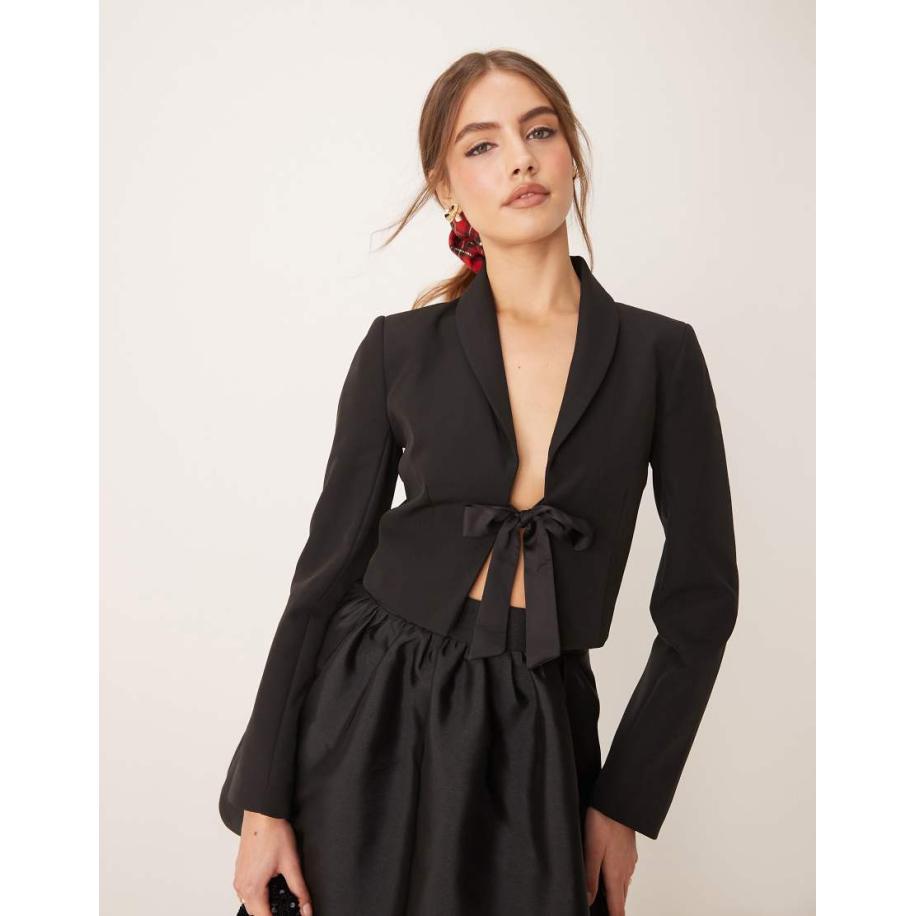 Miss Selfridge Cropped blazer van lintdetail in zwart Zwart