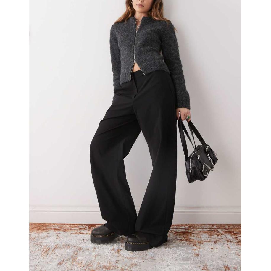 Weekday Elegante broek met wijde pijpen in zwart Zwart