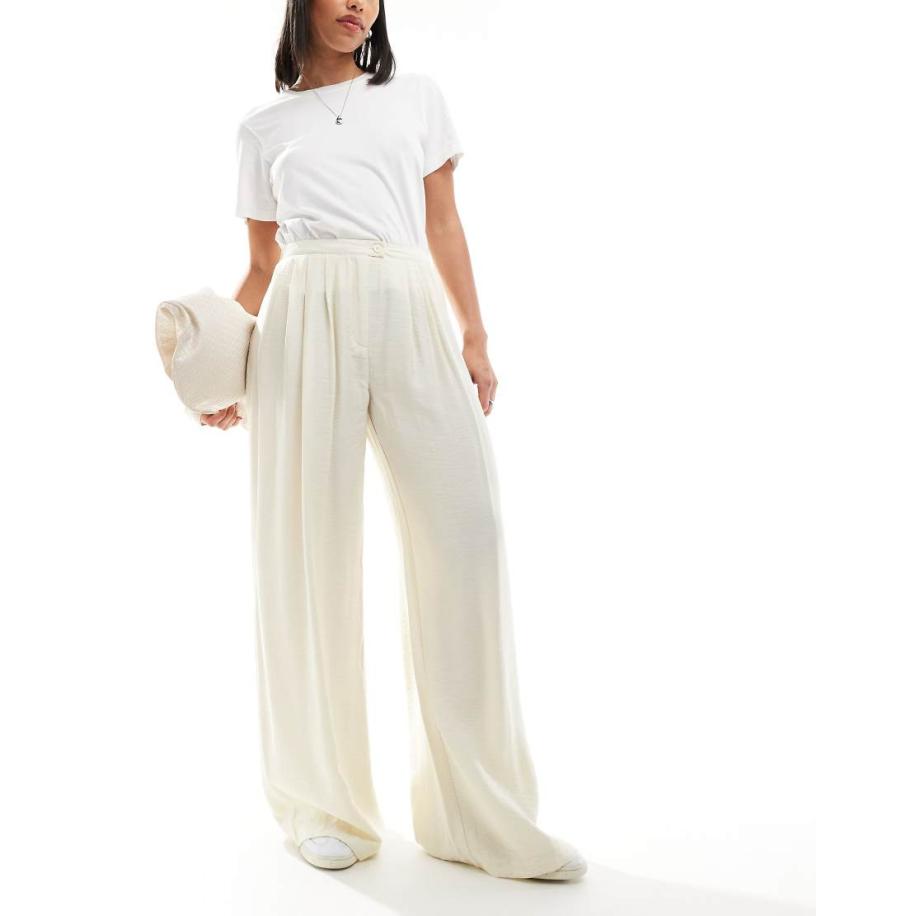 Stradivarius Broek met soepele plooien aan de voorkant in karnemelkkleur-Geel Geel