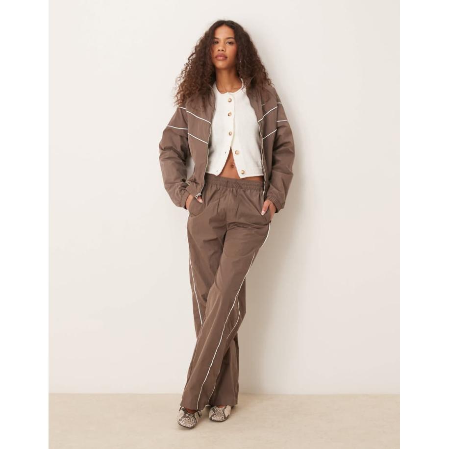 Nike Windrunner Trainingsbroek in bruin-Grijs Grijs