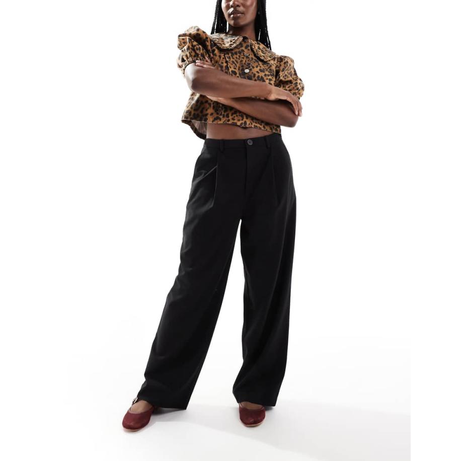 Stradivarius STR Elegante broek met geplooide voorkant in zwart Zwart