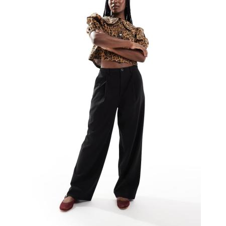 Stradivarius STR Elegante broek met geplooide voorkant in zwart