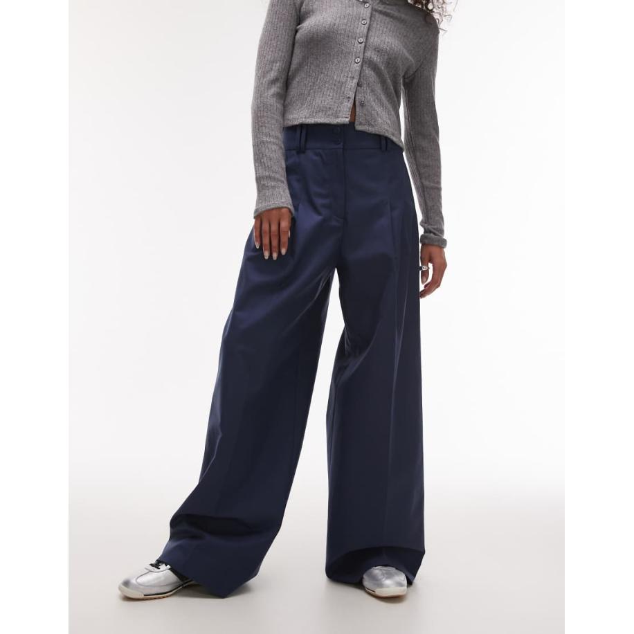 & Other Stories Ruimvallende nette broek met wijde pijpen en plooien in blauw Blauw