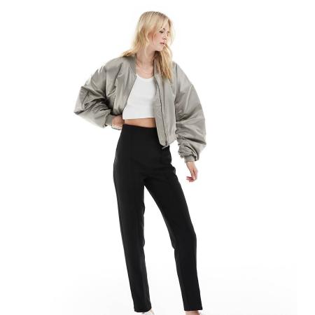 ASOS DESIGN Tall Elegante broek met hoge taille, toelopende pijpen en naaddetail in zwart
