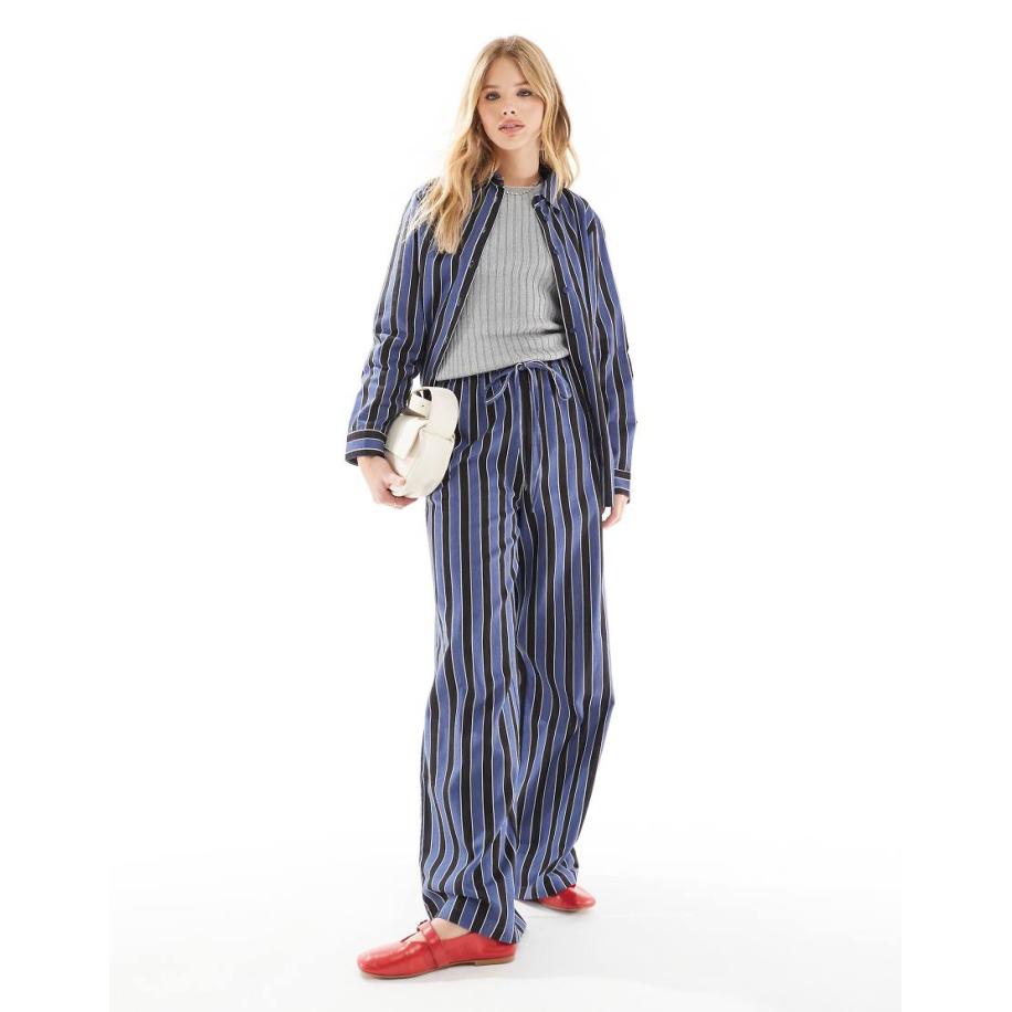 Wednesday's Girl Gestreepte broek met wijde pijpen in blauw, deel van co-ord set-Marineblauw Blauw