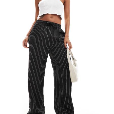 Reclaimed Vintage Ruimvallende broek met elastische taille in zwart-witte krijtstreep