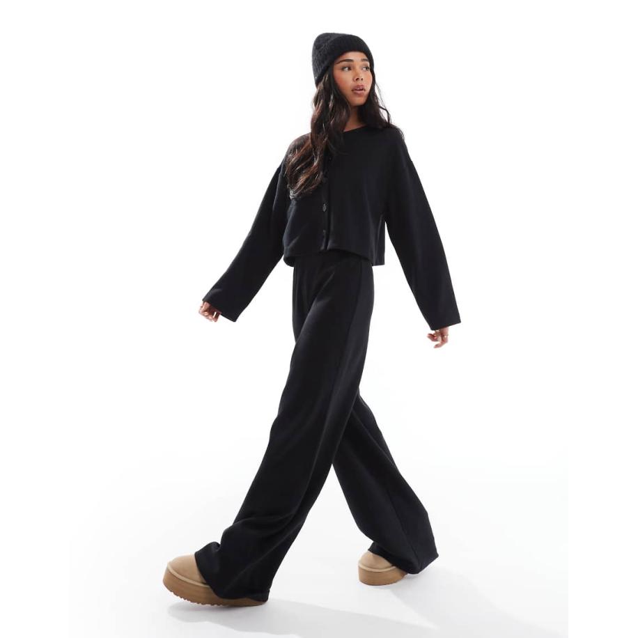 Miss Selfridge Zachte geribbelde broek met wijde pijpen in zwart Zwart