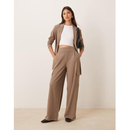 JDY Cargobroek met zakken aan de zijkant in bruin, deel van co-ord set