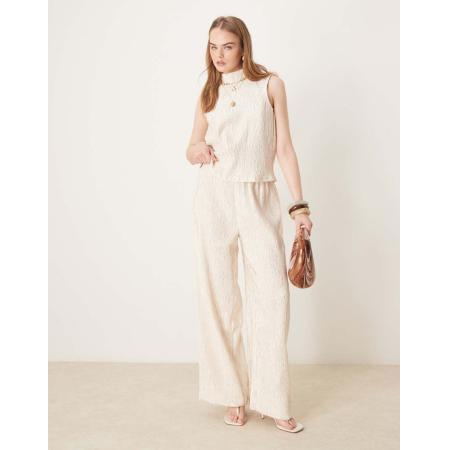 YAS Broek met wijde pijpen van gekreukelde glinsterstof in zandkleur, deel van co-ord set-Wit