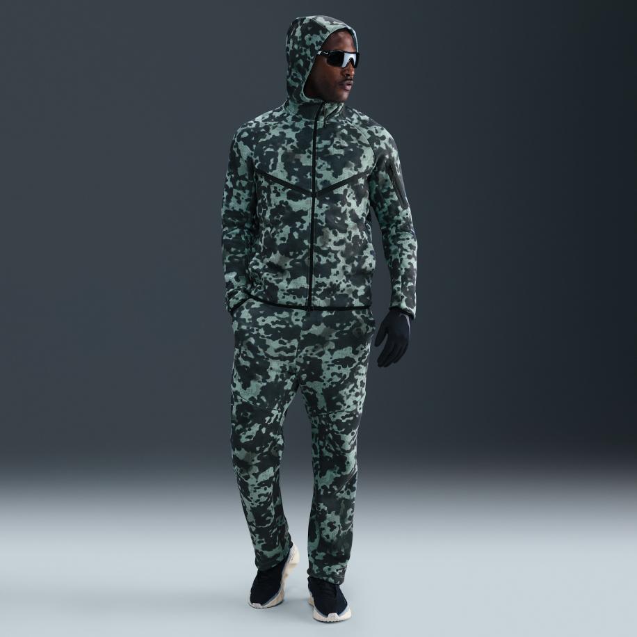 Nike Tech fleecebroek met camouflageprint met open zoom voor heren - Groen Groen