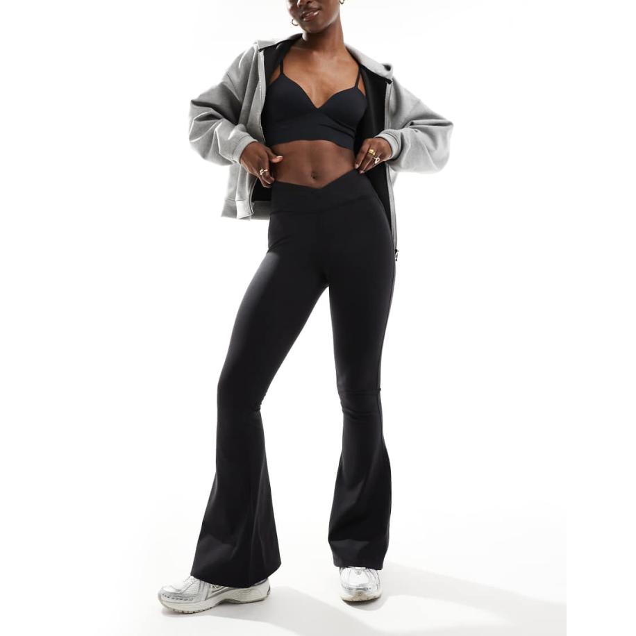 Cotton On Ultrazachte jersey flares met V-vormige taille met overslag in zwart Zwart