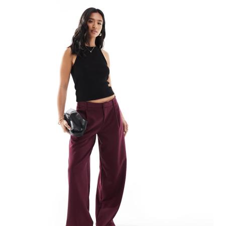 Bershka Petite Elegante broek met wijde pijpen en lage taille in bordeauxrood