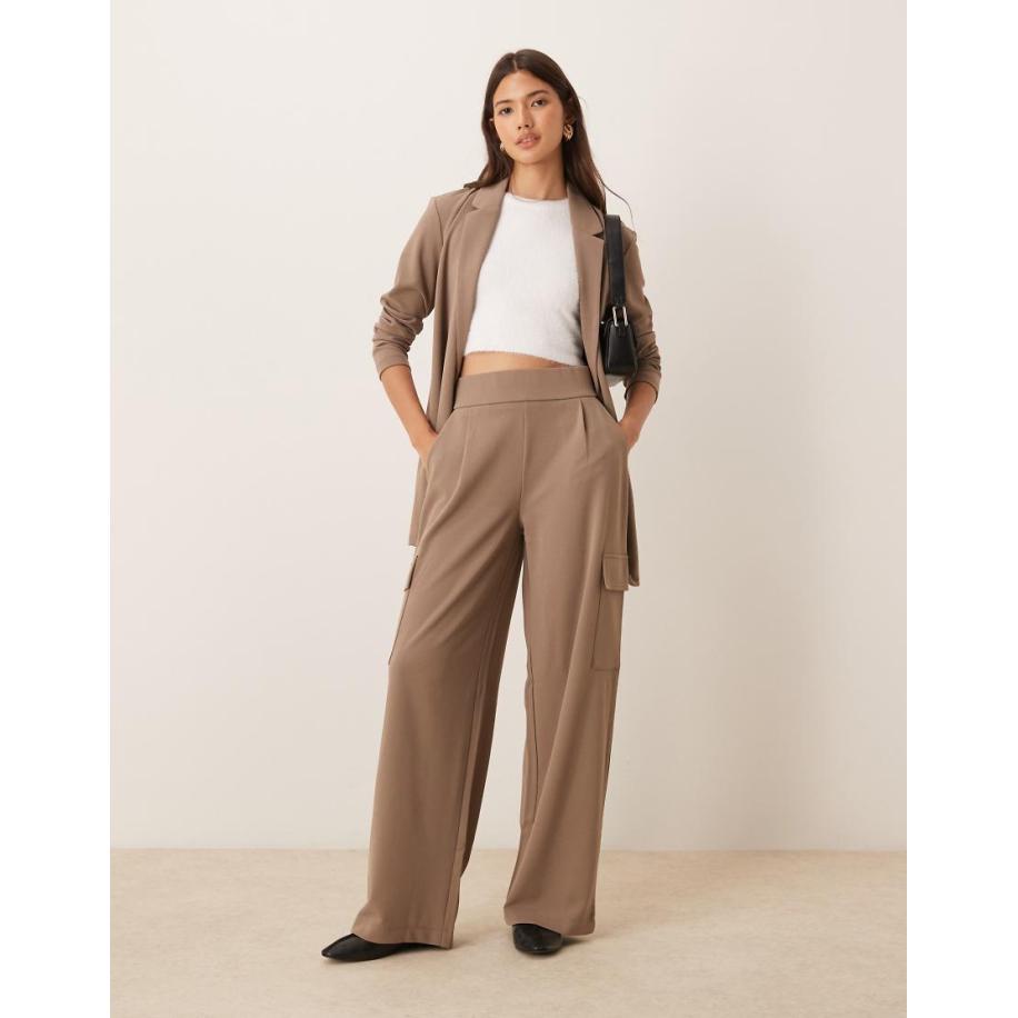 JDY Cargobroek met zakken aan de zijkant in bruin, deel van co-ord set Bruin