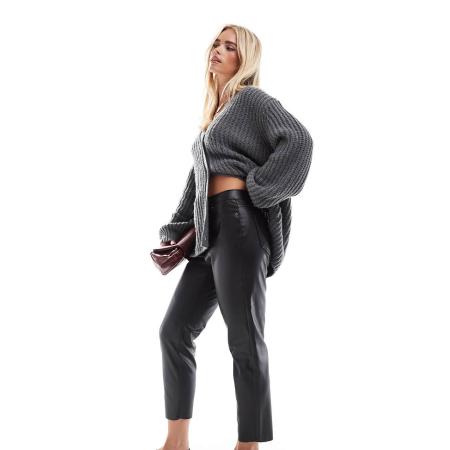 Vero Moda Petite Cigarette broek met leerlook in zwart