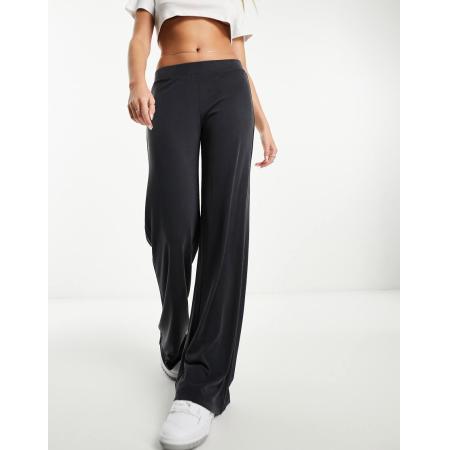 Monki Superzachte broek met wijde pijpen in houtskoolzwart