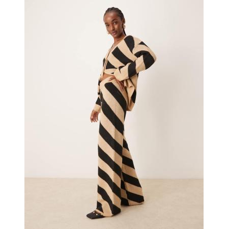 YAS Gebreide broek met wijde pijpen en brede strepen in camel, deel van co-ord set-Zwart