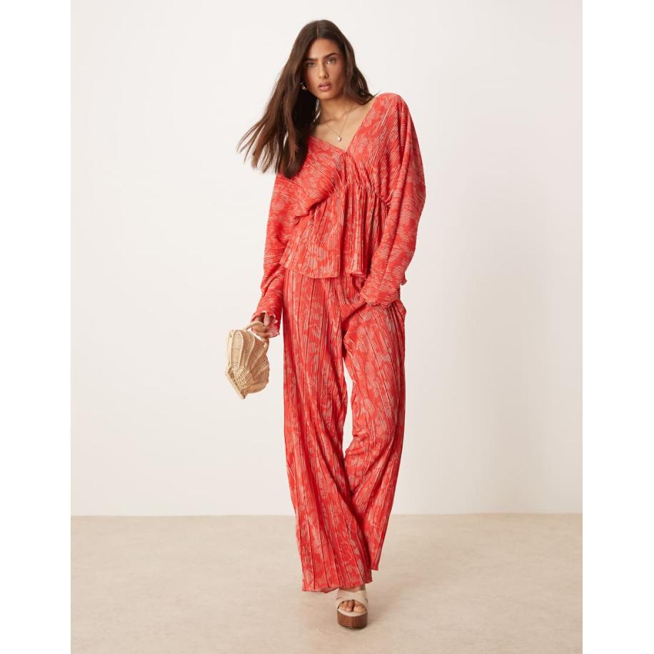 YAS Plissé broek met bloemenprint in rood en roze, deel van co-ord set Rood