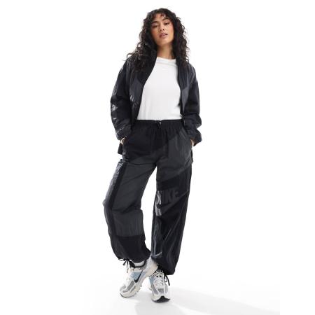 Nike Street Geweven broek met rechte pijpen in zwart en grijs