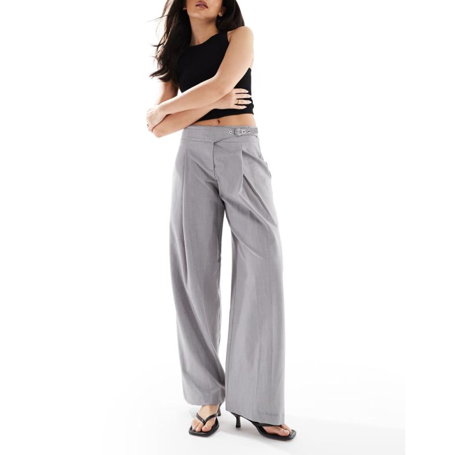 Bershka Elegante broek met wijde pijpen en riem in lichtgrijs Grijs